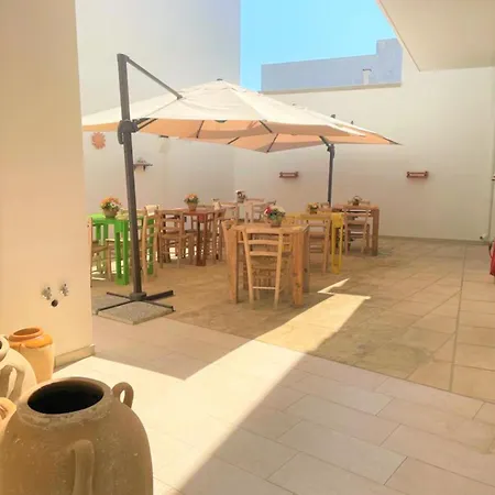 Alojamento de Acomodação e Pequeno-almoço Monteleo Salento 3*